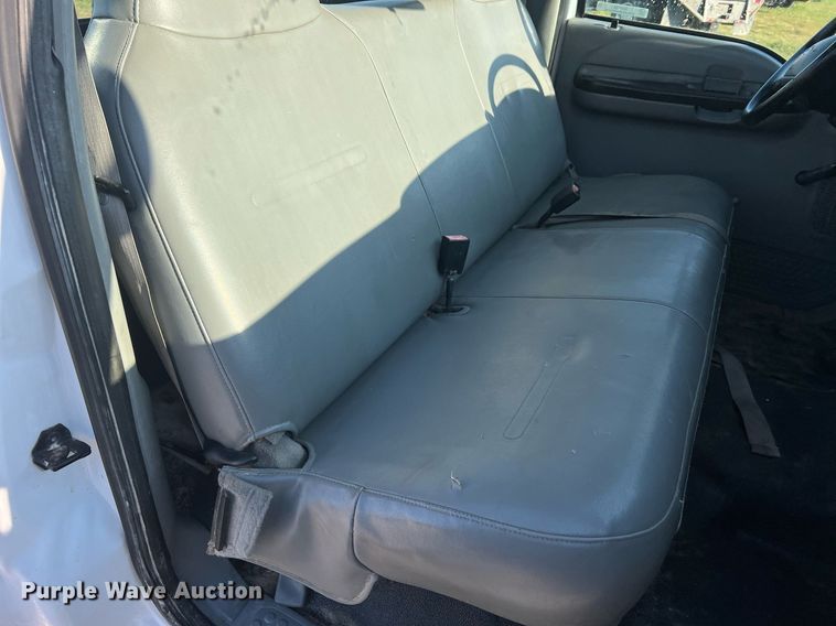 image for item NA9186 2006 Ford F250 Super Duty XL  pickup truck cab and chassis