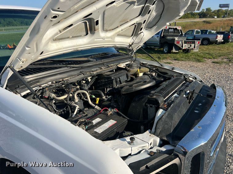 image for item NA9186 2006 Ford F250 Super Duty XL  pickup truck cab and chassis