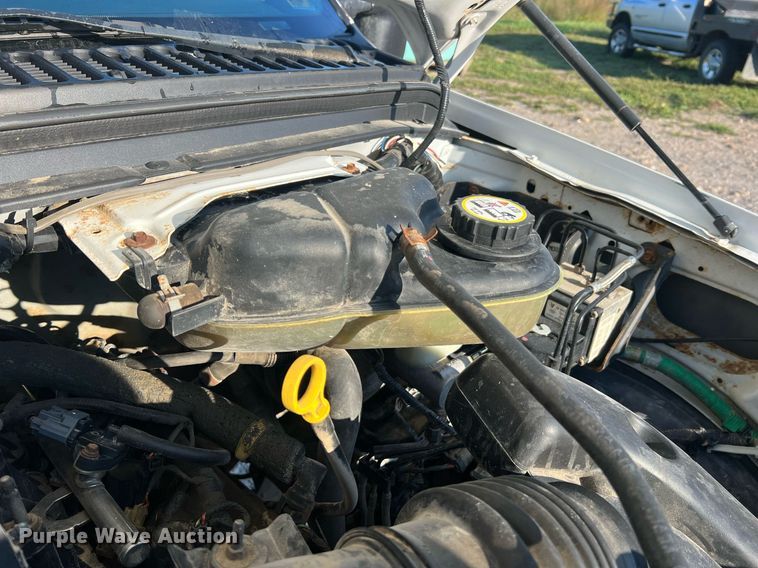 image for item NA9186 2006 Ford F250 Super Duty XL  pickup truck cab and chassis