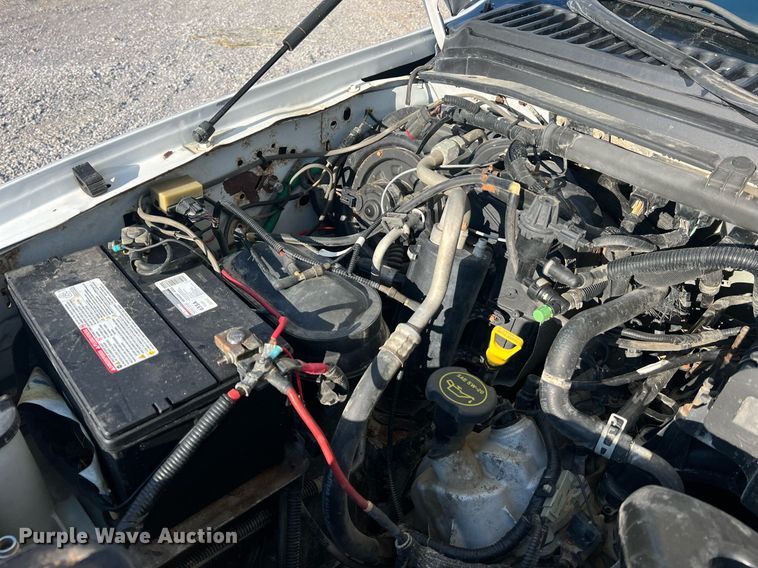 image for item NA9186 2006 Ford F250 Super Duty XL  pickup truck cab and chassis