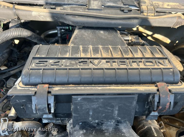 image for item NA9186 2006 Ford F250 Super Duty XL  pickup truck cab and chassis