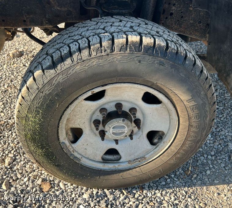 image for item NA9186 2006 Ford F250 Super Duty XL  pickup truck cab and chassis