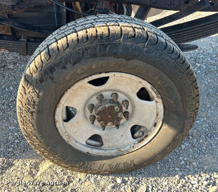 image for item NA9186 2006 Ford F250 Super Duty XL  pickup truck cab and chassis