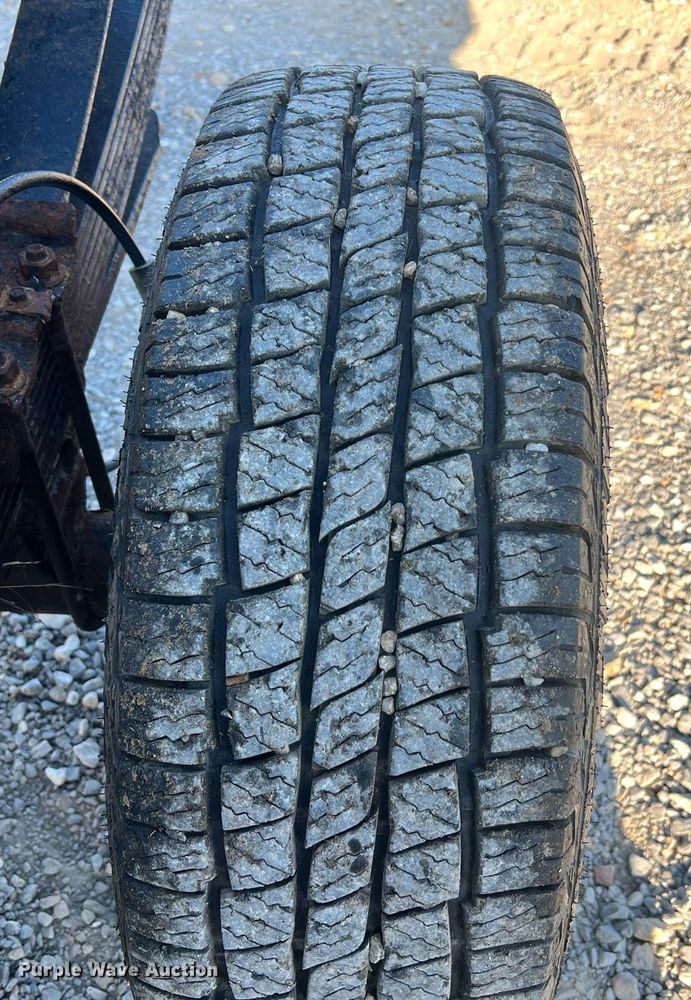 image for item NA9186 2006 Ford F250 Super Duty XL  pickup truck cab and chassis