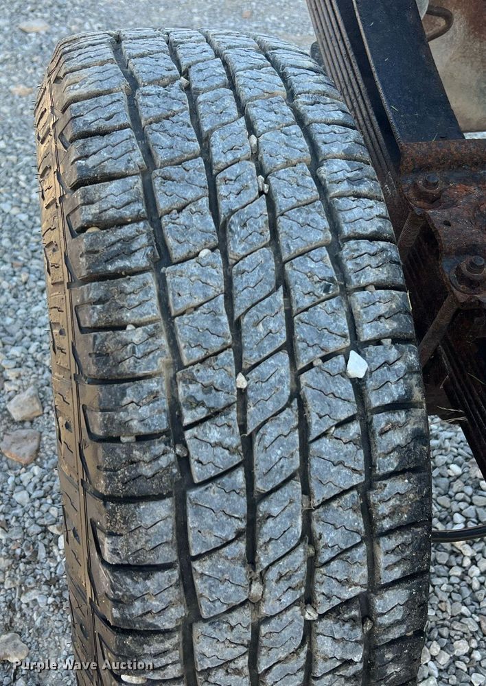 image for item NA9186 2006 Ford F250 Super Duty XL  pickup truck cab and chassis