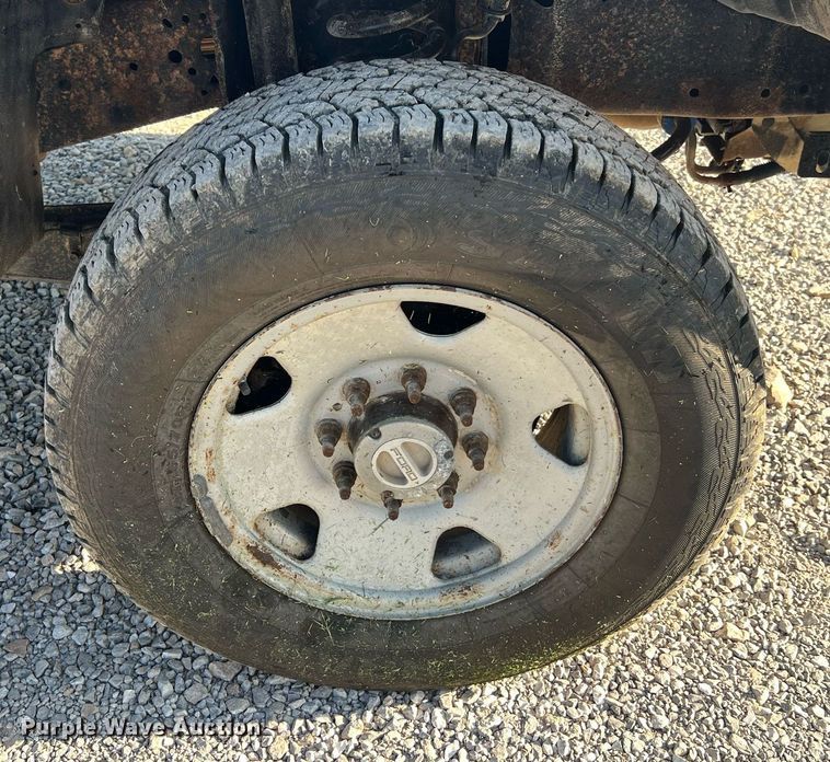 image for item NA9186 2006 Ford F250 Super Duty XL  pickup truck cab and chassis