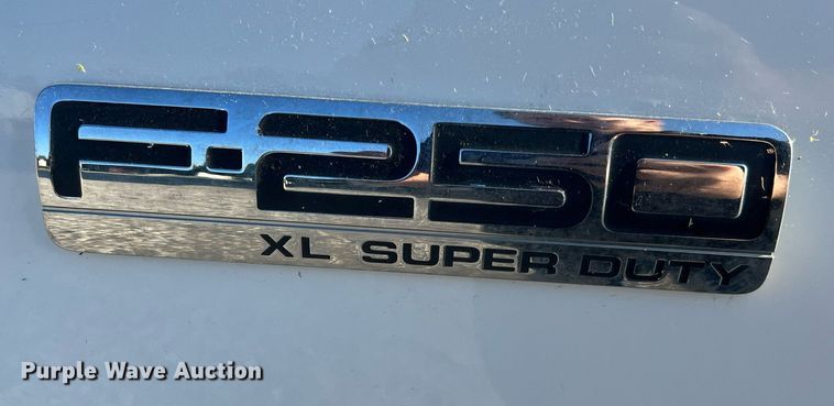 image for item NA9186 2006 Ford F250 Super Duty XL  pickup truck cab and chassis