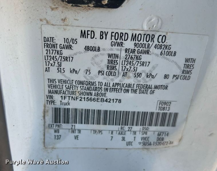 image for item NA9186 2006 Ford F250 Super Duty XL  pickup truck cab and chassis