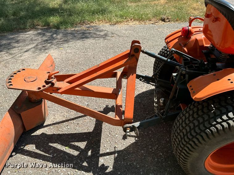 image for item NF9158 Kubota B6100 HST-D  MFWD tractor