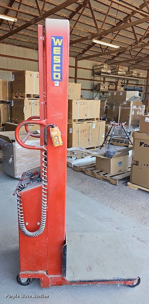 image for item NJ9764 2006 Wesco PSPL60242415S  platform lift
