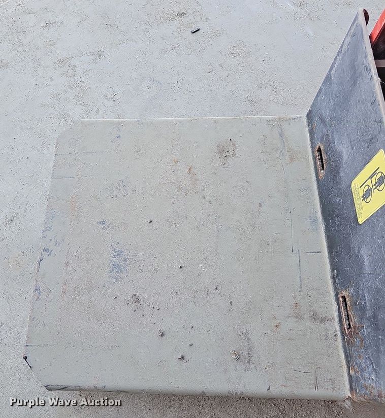 image for item NJ9764 2006 Wesco PSPL60242415S  platform lift