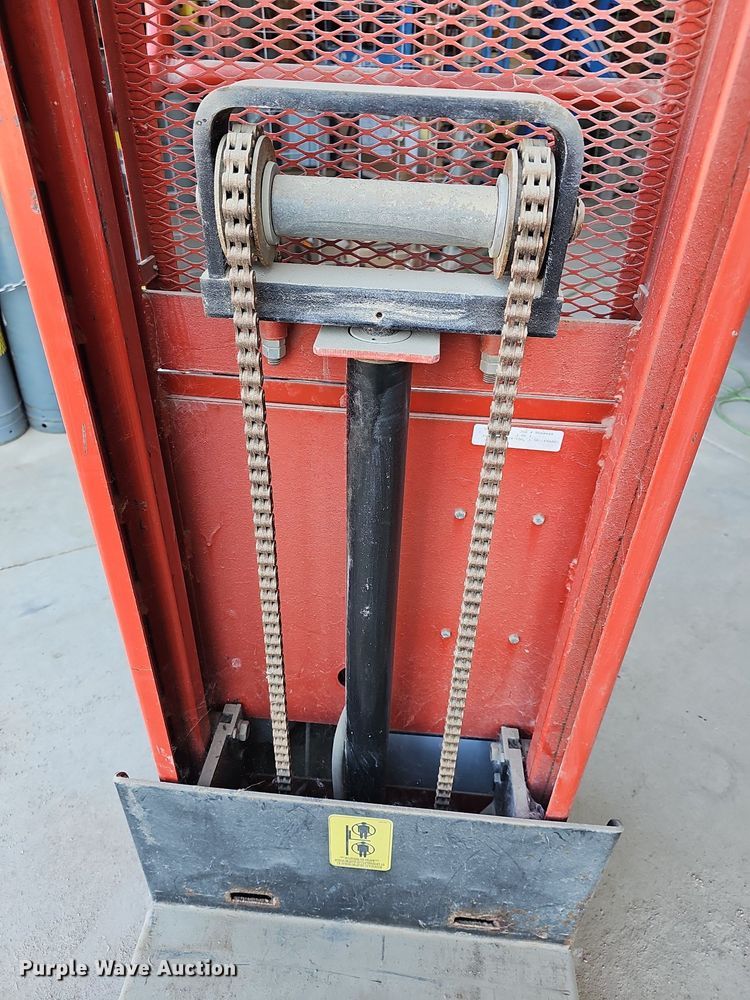 image for item NJ9764 2006 Wesco PSPL60242415S  platform lift