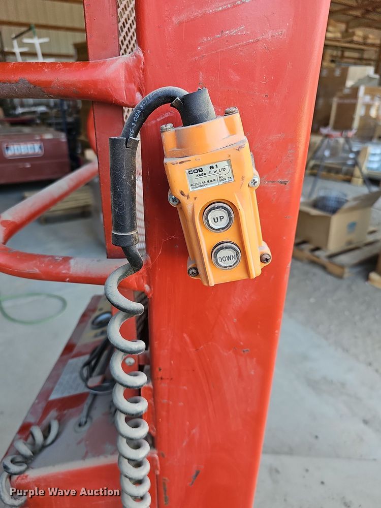 image for item NJ9764 2006 Wesco PSPL60242415S  platform lift