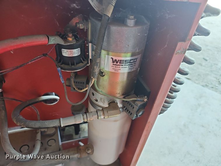 image for item NJ9764 2006 Wesco PSPL60242415S  platform lift