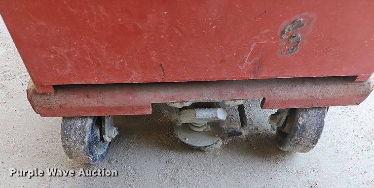 image for item NJ9764 2006 Wesco PSPL60242415S  platform lift