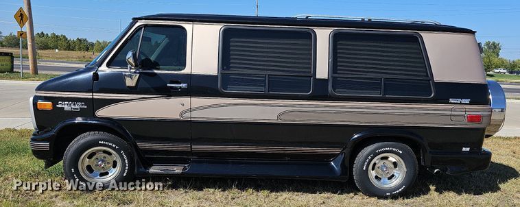 image for item NJ9767 1993 Chevrolet G20  van