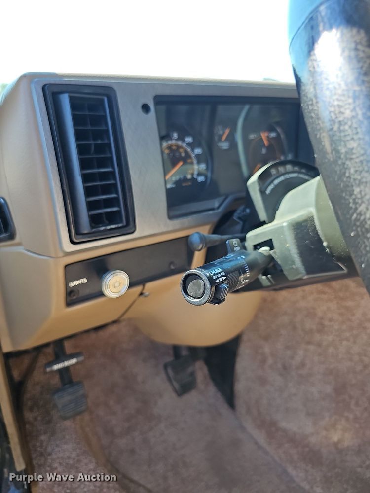 image for item NJ9767 1993 Chevrolet G20  van