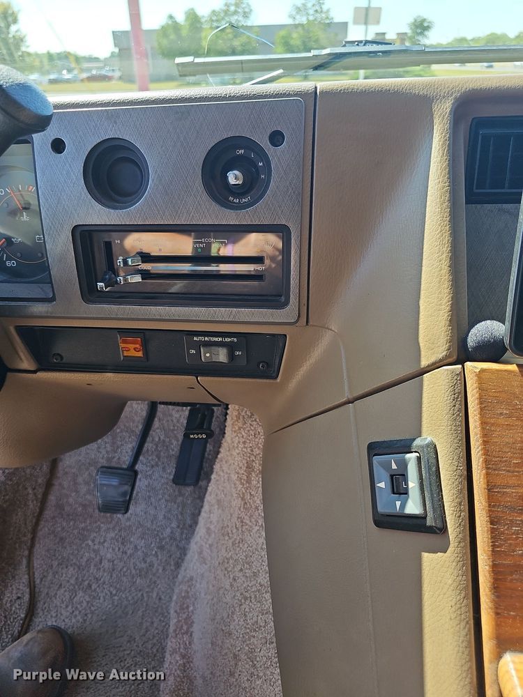 image for item NJ9767 1993 Chevrolet G20  van