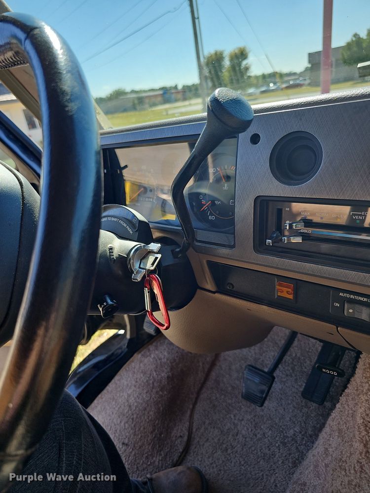 image for item NJ9767 1993 Chevrolet G20  van