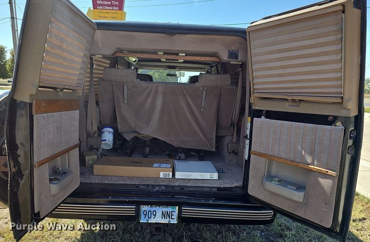 image for item NJ9767 1993 Chevrolet G20  van