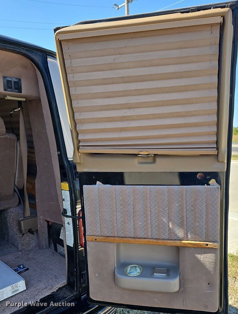 image for item NJ9767 1993 Chevrolet G20  van