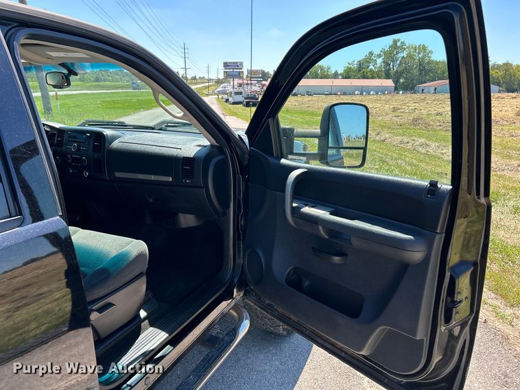 image for item NL9603 2008 GMC Sierra 1500  Crew Cab pickup truck