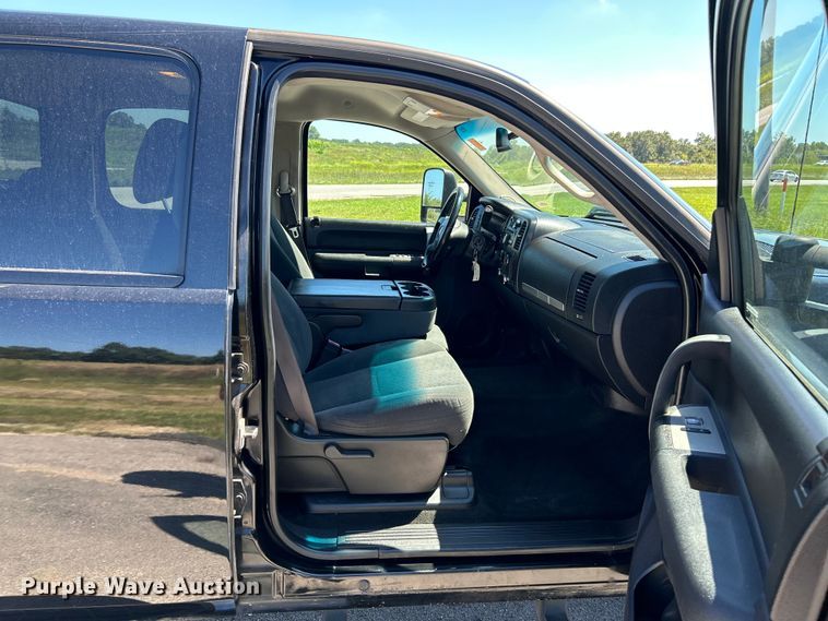 image for item NL9603 2008 GMC Sierra 1500  Crew Cab pickup truck