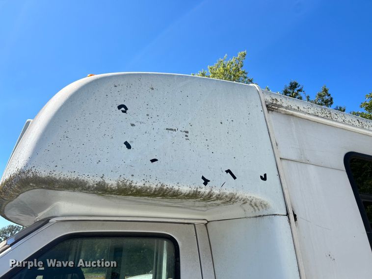 image for item NL9604 2009 Ford E450 Super Duty  shuttle bus