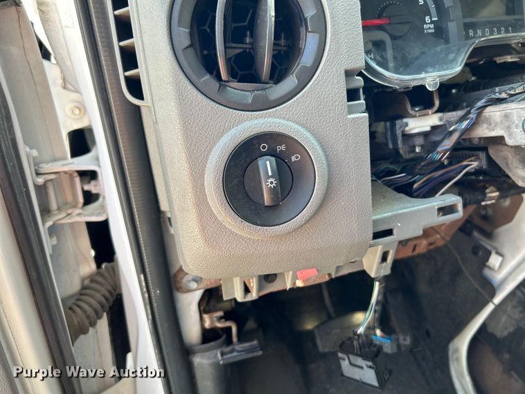 image for item NL9604 2009 Ford E450 Super Duty  shuttle bus