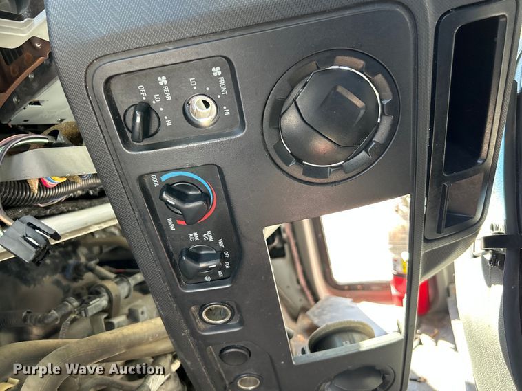 image for item NL9604 2009 Ford E450 Super Duty  shuttle bus