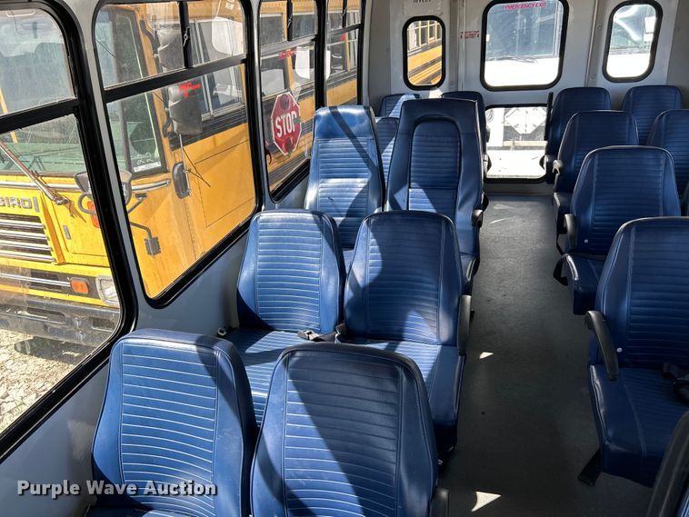 image for item NL9604 2009 Ford E450 Super Duty  shuttle bus