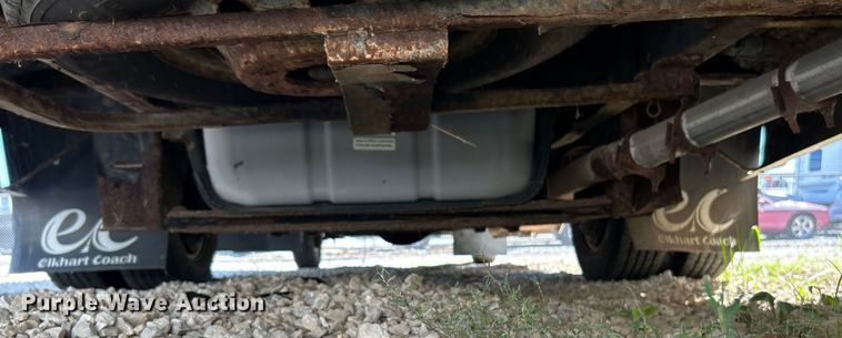 image for item NL9604 2009 Ford E450 Super Duty  shuttle bus