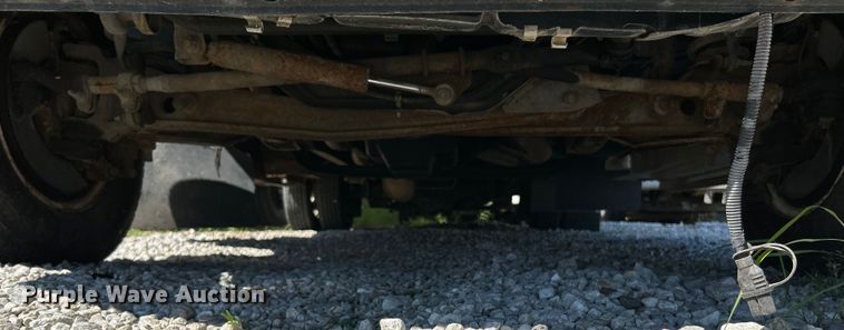 image for item NL9604 2009 Ford E450 Super Duty  shuttle bus