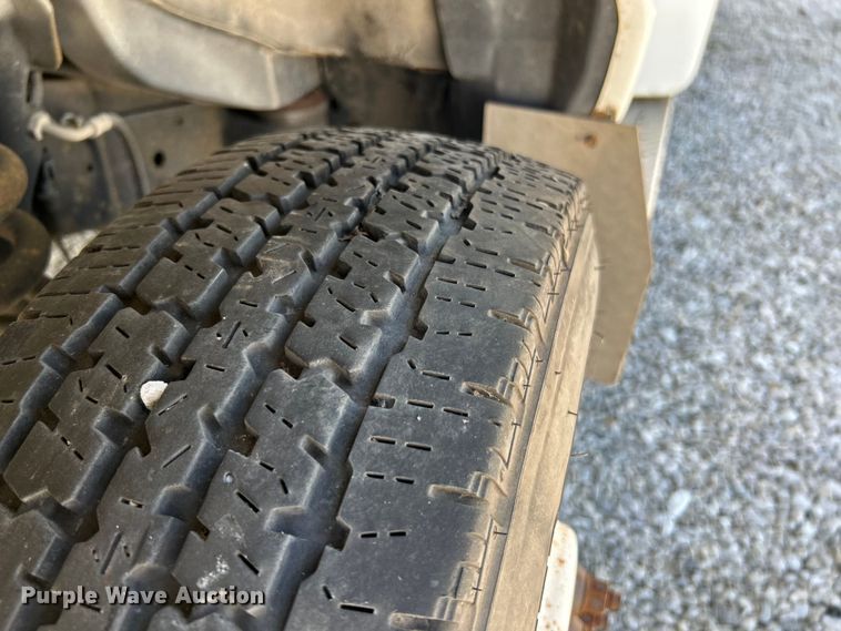 image for item NL9604 2009 Ford E450 Super Duty  shuttle bus