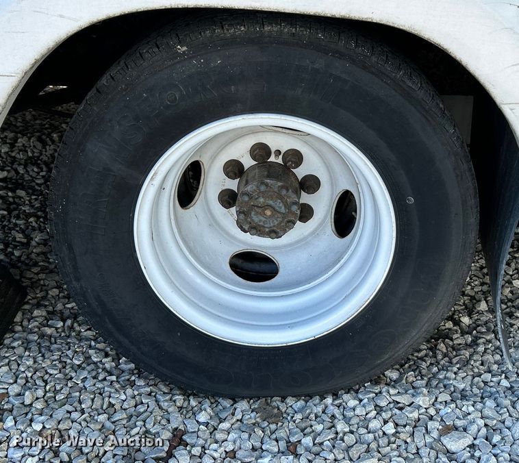 image for item NL9604 2009 Ford E450 Super Duty  shuttle bus