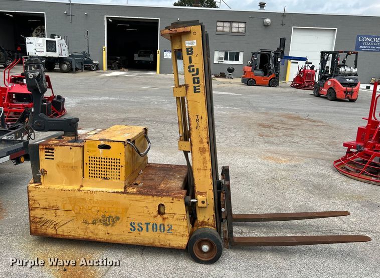 image for item NL9621 Big Joe PDC 30-158  forklift