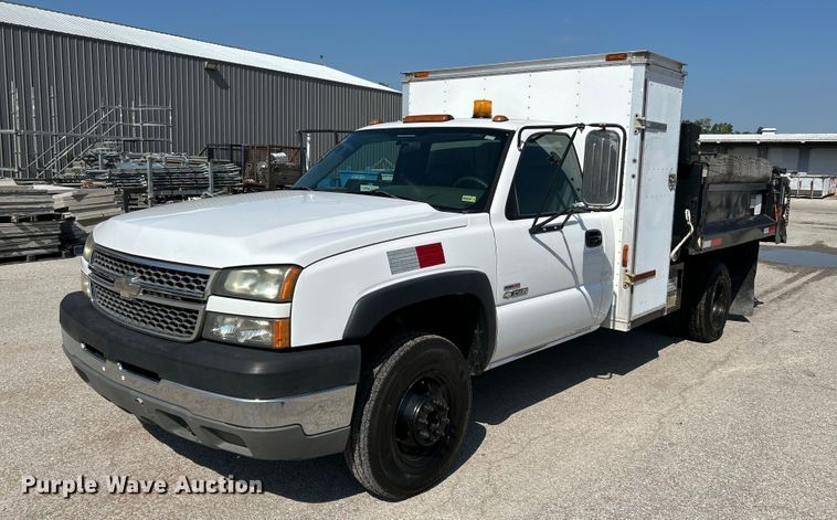 image for item NL9622 2005 Chevrolet Silverado 3500  dump bed pickup truck