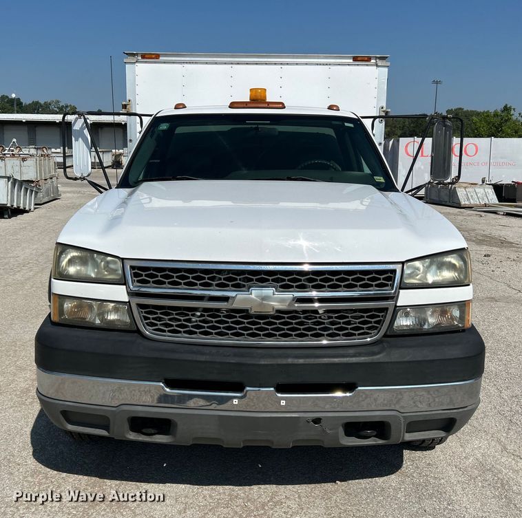 image for item NL9622 2005 Chevrolet Silverado 3500  dump bed pickup truck