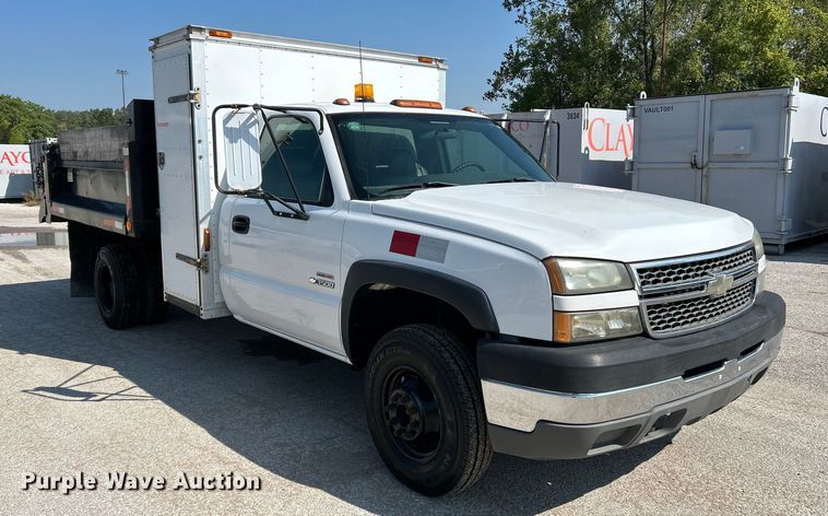image for item NL9622 2005 Chevrolet Silverado 3500  dump bed pickup truck