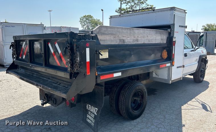 image for item NL9622 2005 Chevrolet Silverado 3500  dump bed pickup truck