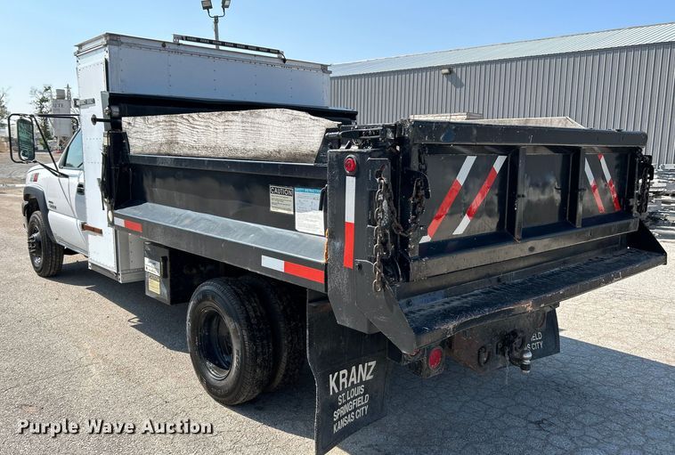 image for item NL9622 2005 Chevrolet Silverado 3500  dump bed pickup truck