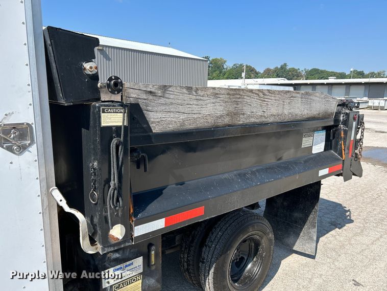 image for item NL9622 2005 Chevrolet Silverado 3500  dump bed pickup truck