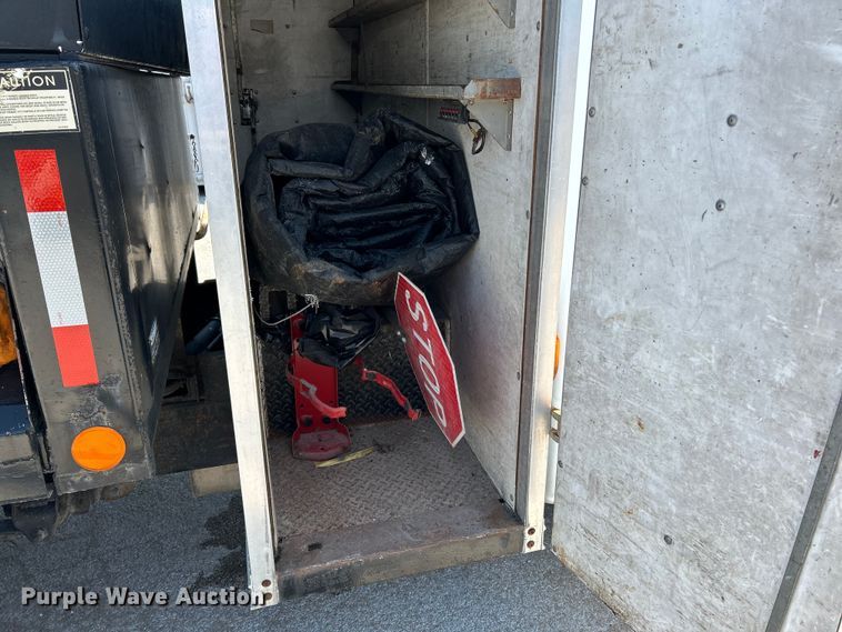 image for item NL9622 2005 Chevrolet Silverado 3500  dump bed pickup truck