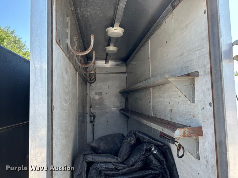 image for item NL9622 2005 Chevrolet Silverado 3500  dump bed pickup truck