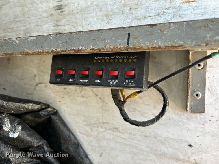 image for item NL9622 2005 Chevrolet Silverado 3500  dump bed pickup truck