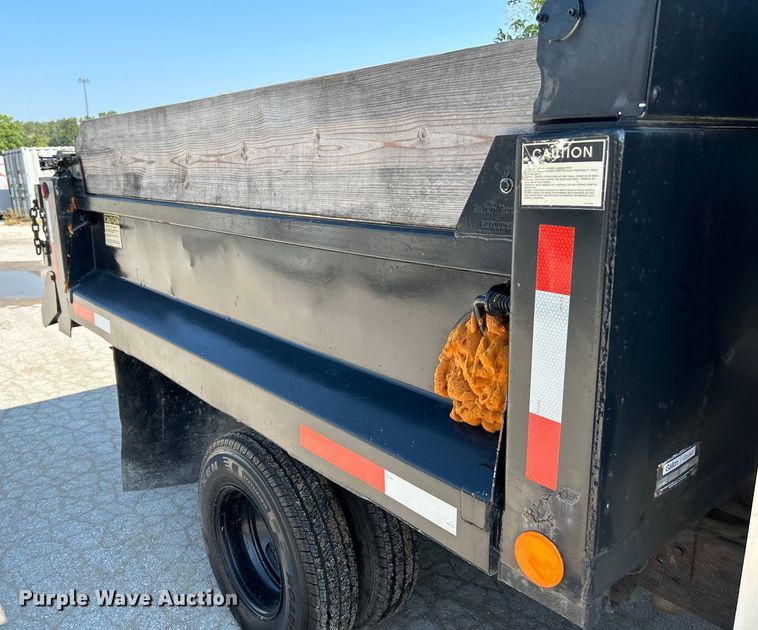 image for item NL9622 2005 Chevrolet Silverado 3500  dump bed pickup truck