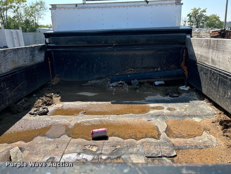 image for item NL9622 2005 Chevrolet Silverado 3500  dump bed pickup truck