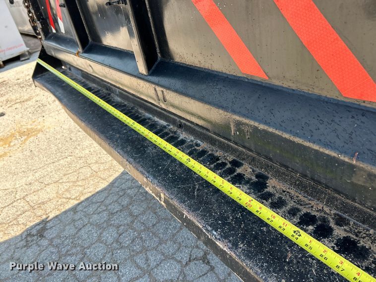 image for item NL9622 2005 Chevrolet Silverado 3500  dump bed pickup truck