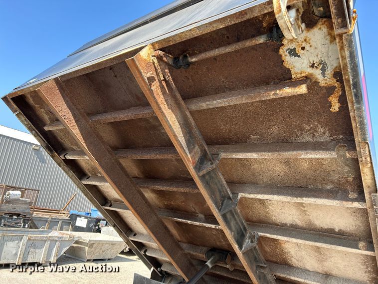 image for item NL9622 2005 Chevrolet Silverado 3500  dump bed pickup truck