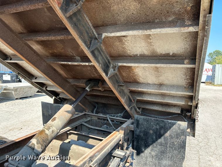 image for item NL9622 2005 Chevrolet Silverado 3500  dump bed pickup truck